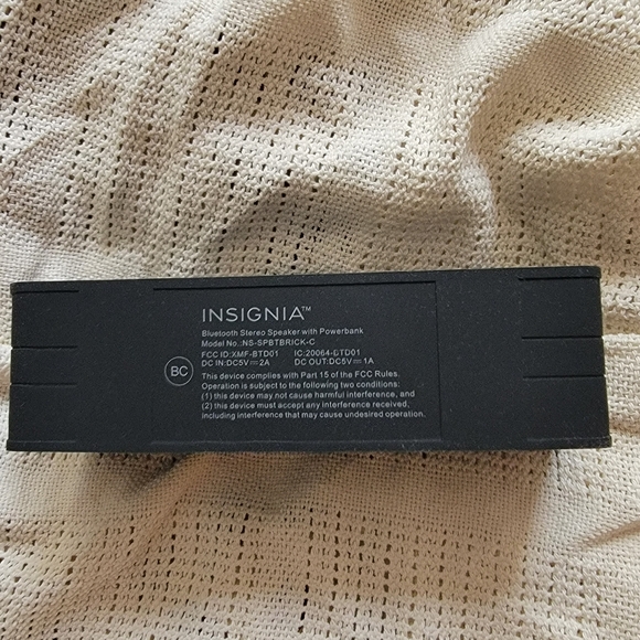 Insignia Portable Black Bluetooth Speaker NS-SPBTBRICK-C - Picture 5 of 7